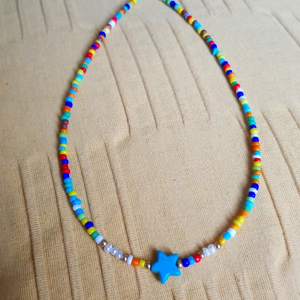 2 Necklaces - Picture 2 of 5